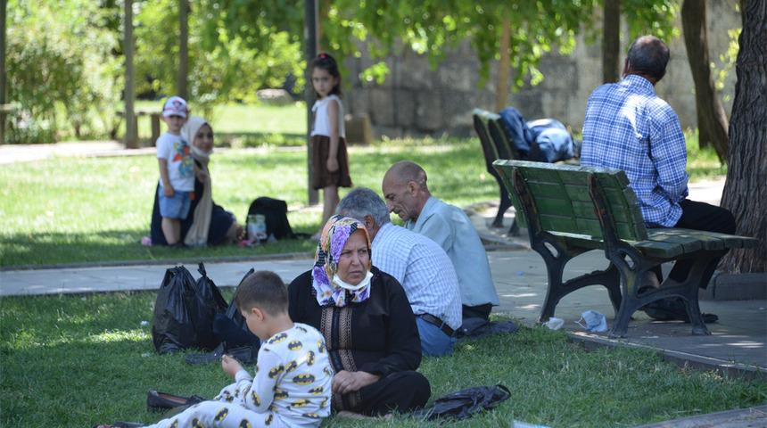Hava sıcaklığı 40 dereceyi aştı! Hayati uyarı: Bu saatlerde dışarı çıkmayın