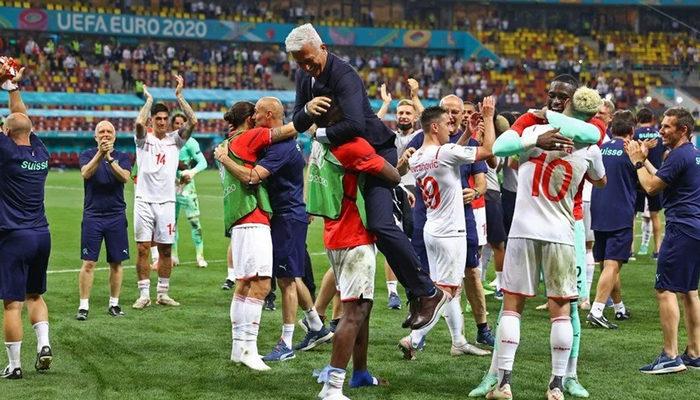 Samsunspor'dan kovulan Petkovic, EURO 2020'de tarih yazdı