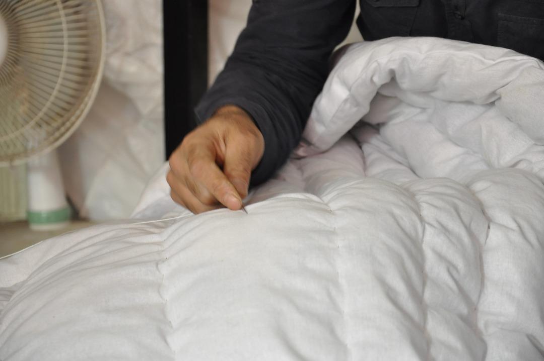 &Uuml;nl&uuml; siyaset&ccedil;ilere &ouml;zel olarak hazırlıyor! 38 yıllık yorgancı mesleğini geleceğe taşımak istiyor