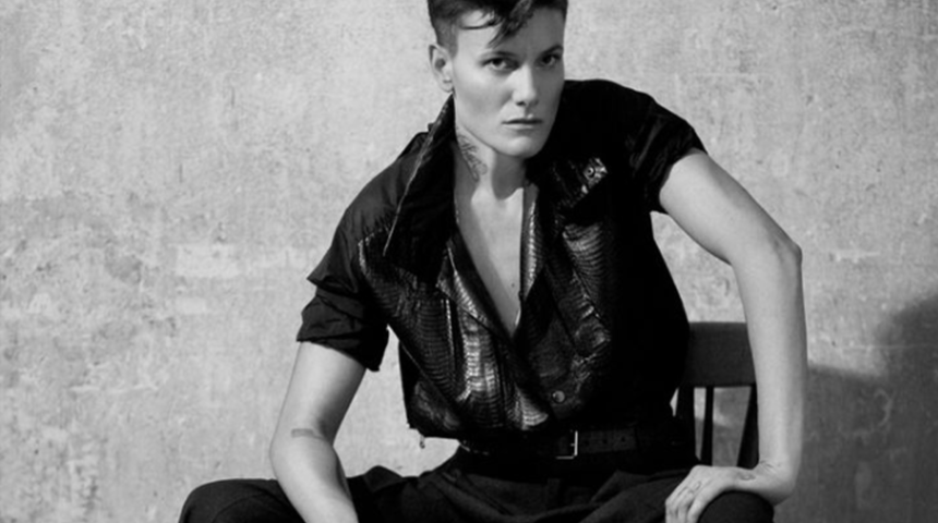Kendi deyimiyle dünyanın ilk ‘kadın erkek modeli’ Casey Legler sosyal medyayı salladı