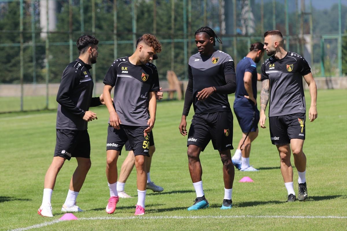 İstanbulspor Bolu'da kampa girdi