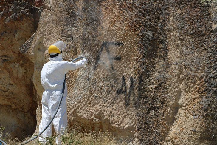 Kapadokya'da peribacaları ve doğal kaya oluşumları üzerindeki yazılar temizlendi G4