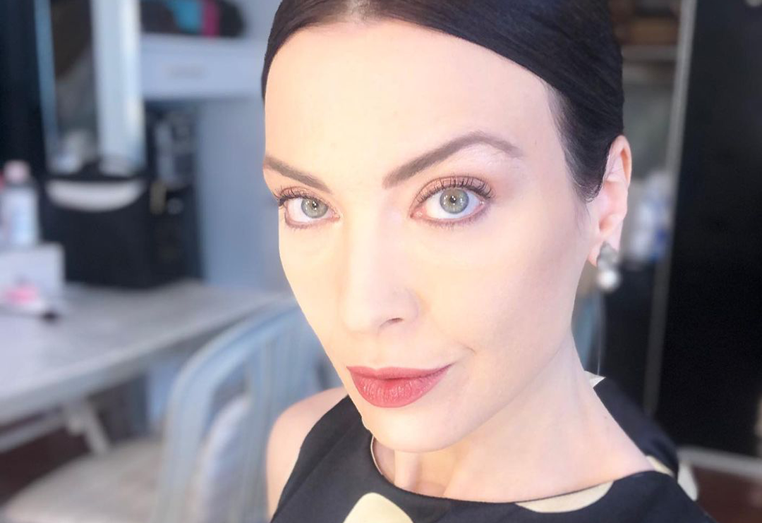 Arzu Yanardağ tacını kızı Alara Maya'ya devretti! Kızı g&uuml;zelliğiyle hayran bıraktı