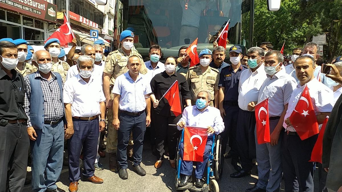 Suriye'den d&ouml;nen &Ouml;zel Harekat&ccedil;ılar, mehteran takımıyla karşılandı