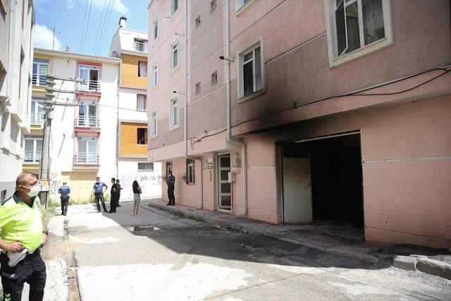 Eskişehir'de bir apartmanın girişindeki depoda çıkan yangın söndürüldü