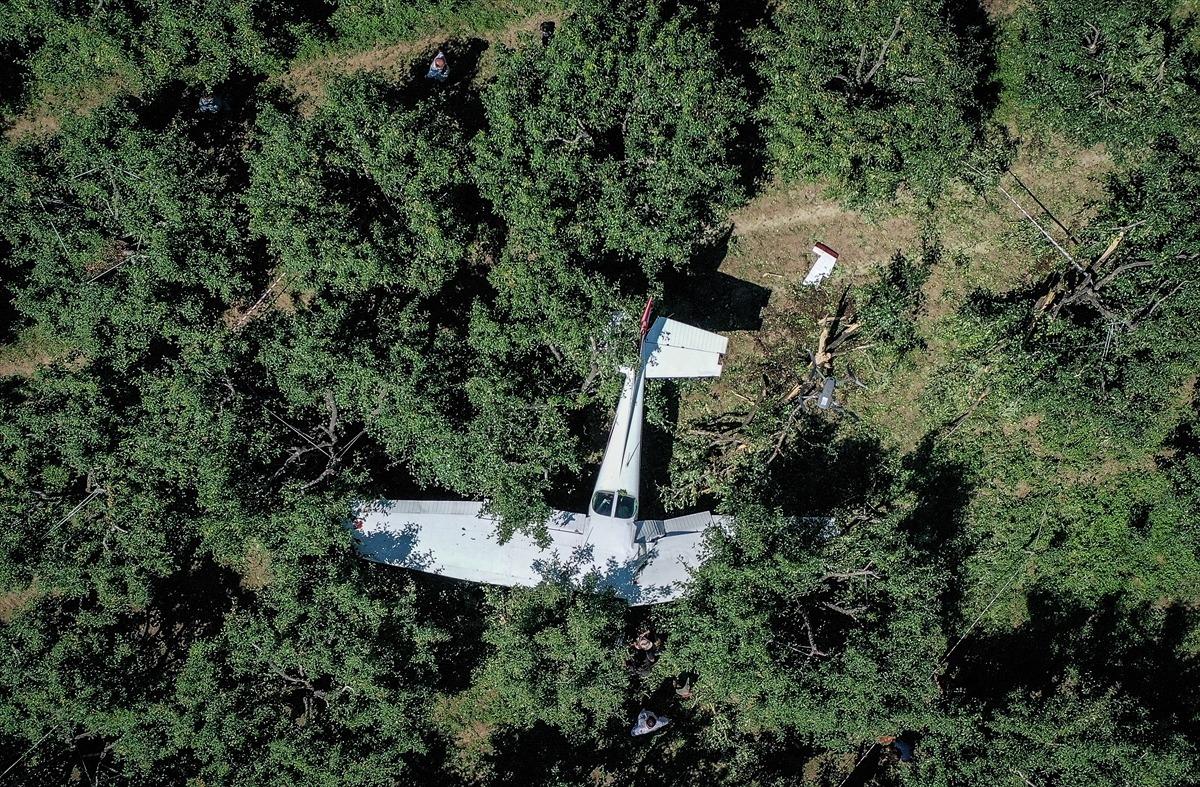 Bursa'da eğitim u&ccedil;ağı meyve bah&ccedil;esine acil iniş yaptı