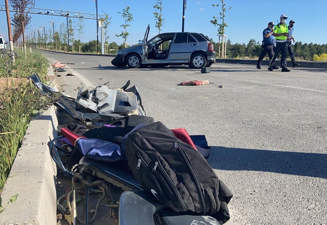 Mezuniyet fotoğrafı &ccedil;ekiminden d&ouml;nen liseliler kaza yaptı: 1 &ouml;l&uuml;, 4 yaralı