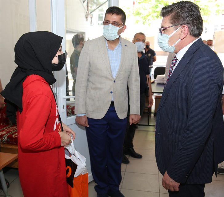 Malatya polisi çocukların yüzünü güldürdü G4