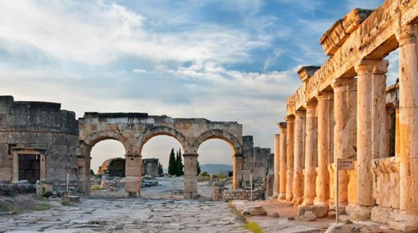 Pamukkale'de yer altına a&ccedil;ılan "Cehennem Kapısı"nın gizemi sonunda &ccedil;&ouml;z&uuml;ld&uuml;