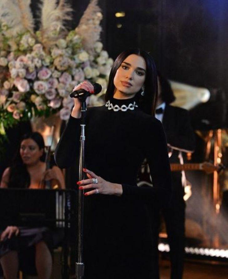 Dünyaca ünlü şarkıcı Dua Lipa Versace'nin reklam yüzü oldu! G2