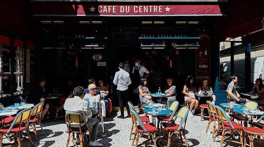 Kısıtlamalar kalkıyor! Fransa bugünden itibaren eski hayatına dönüyor