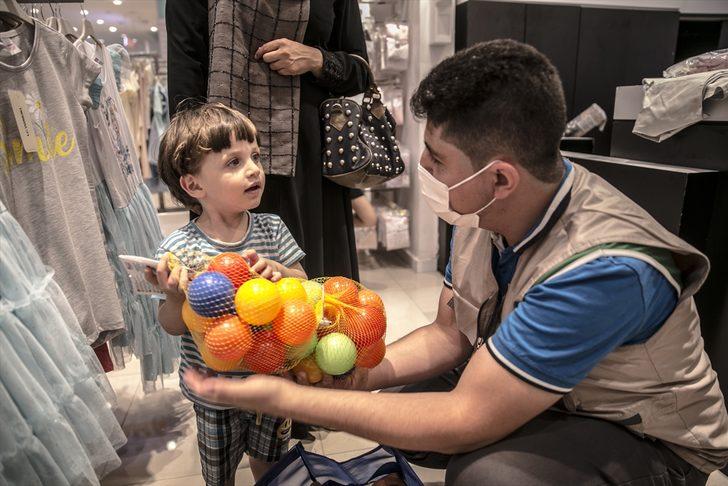 Hatay'da Suriyeli yetimlere giysi ve ayakkabı yardımı yapıldı G2