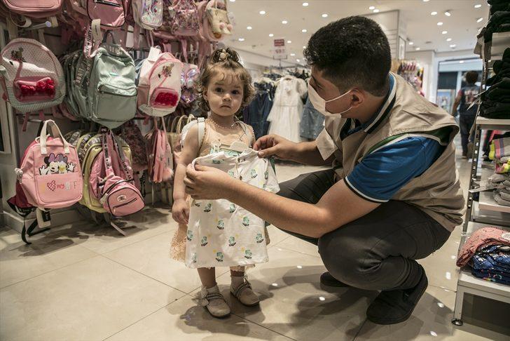 Hatay'da Suriyeli yetimlere giysi ve ayakkabı yardımı yapıldı G3