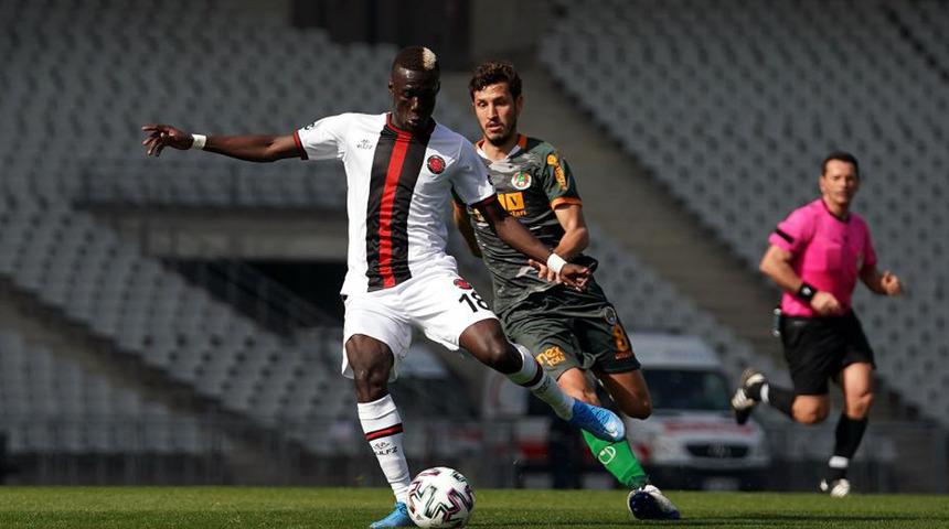 Sevilla ve Sochaux, Karagümrüklü Ndao'nun peşinde