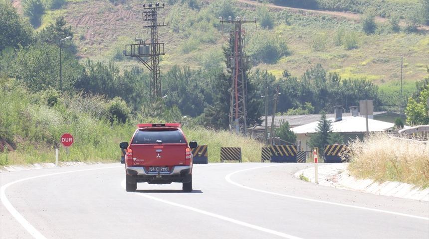 GÜNCELLEME - Sakarya'da kışladaki inşaatta göçük sonucu toprak altında kalan 2 işçi kurtarıldı