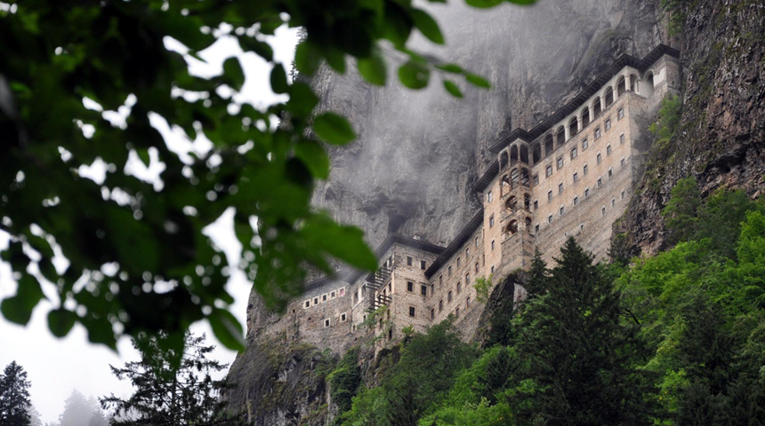 Sümela Manastırı’nın hazırlıkları tamamlandı! 5 yıl sonra yeniden ziyaretçilerini selamlayacak