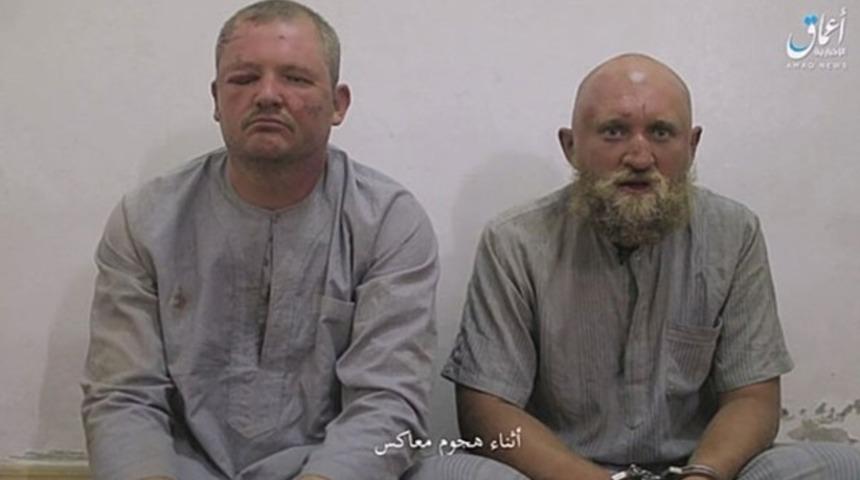 Ter&ouml;r &ouml;rg&uuml;t&uuml; DAEŞ esir aldıkları 2 Rus askerinin videosunu paylaştı