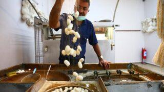 Kapadokya’da halı mağazaları canlı müze gibi hizmet veriyor! Halı yapımının tüm aşamaları anlatılıyor