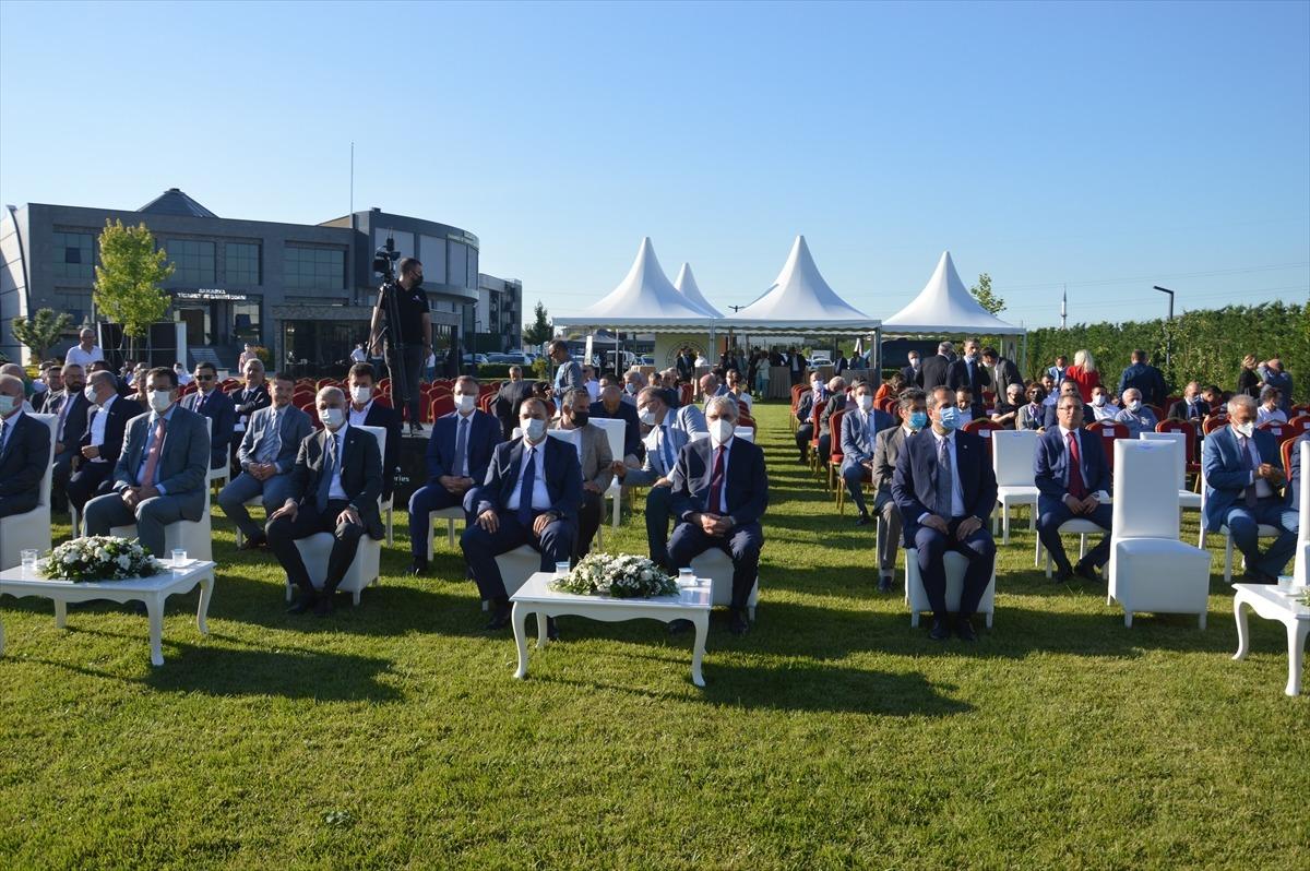 &Uuml;lke ekonomisine katkıda bulunan Sakaryalı firmalar ve iş insanları &ouml;d&uuml;llendirildi
