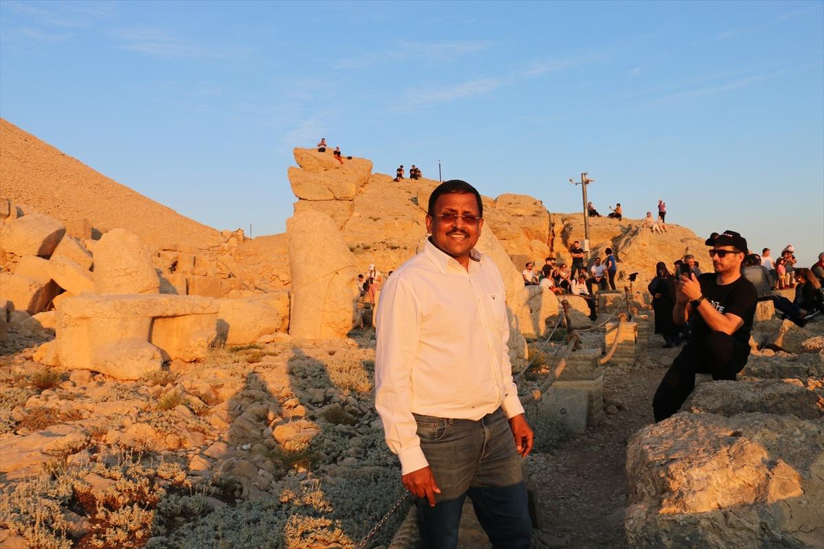 Hindistan'ın Ankara B&uuml;y&uuml;kel&ccedil;isi Panda, Nemrut Dağı'nda g&uuml;neşin batışını izledi