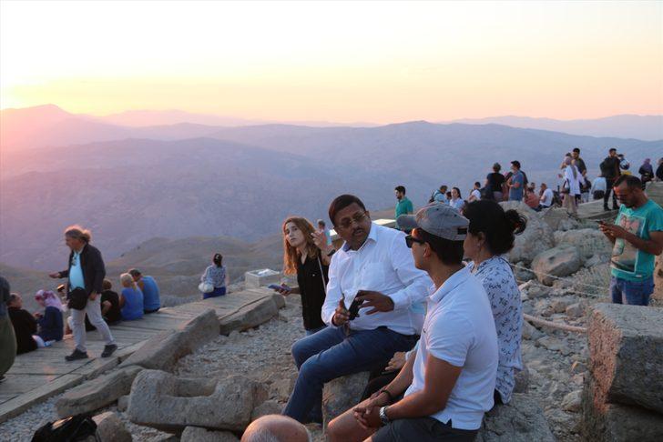 Hindistan'ın Ankara Büyükelçisi Panda, Nemrut Dağı'nda güneşin batışını izledi G2