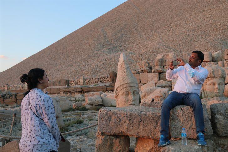 Hindistan'ın Ankara Büyükelçisi Panda, Nemrut Dağı'nda güneşin batışını izledi G3