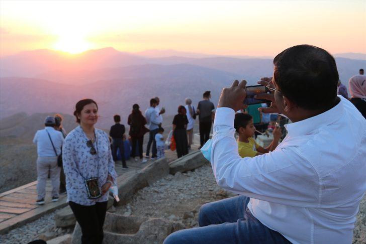 Hindistan'ın Ankara Büyükelçisi Panda, Nemrut Dağı'nda güneşin batışını izledi G4