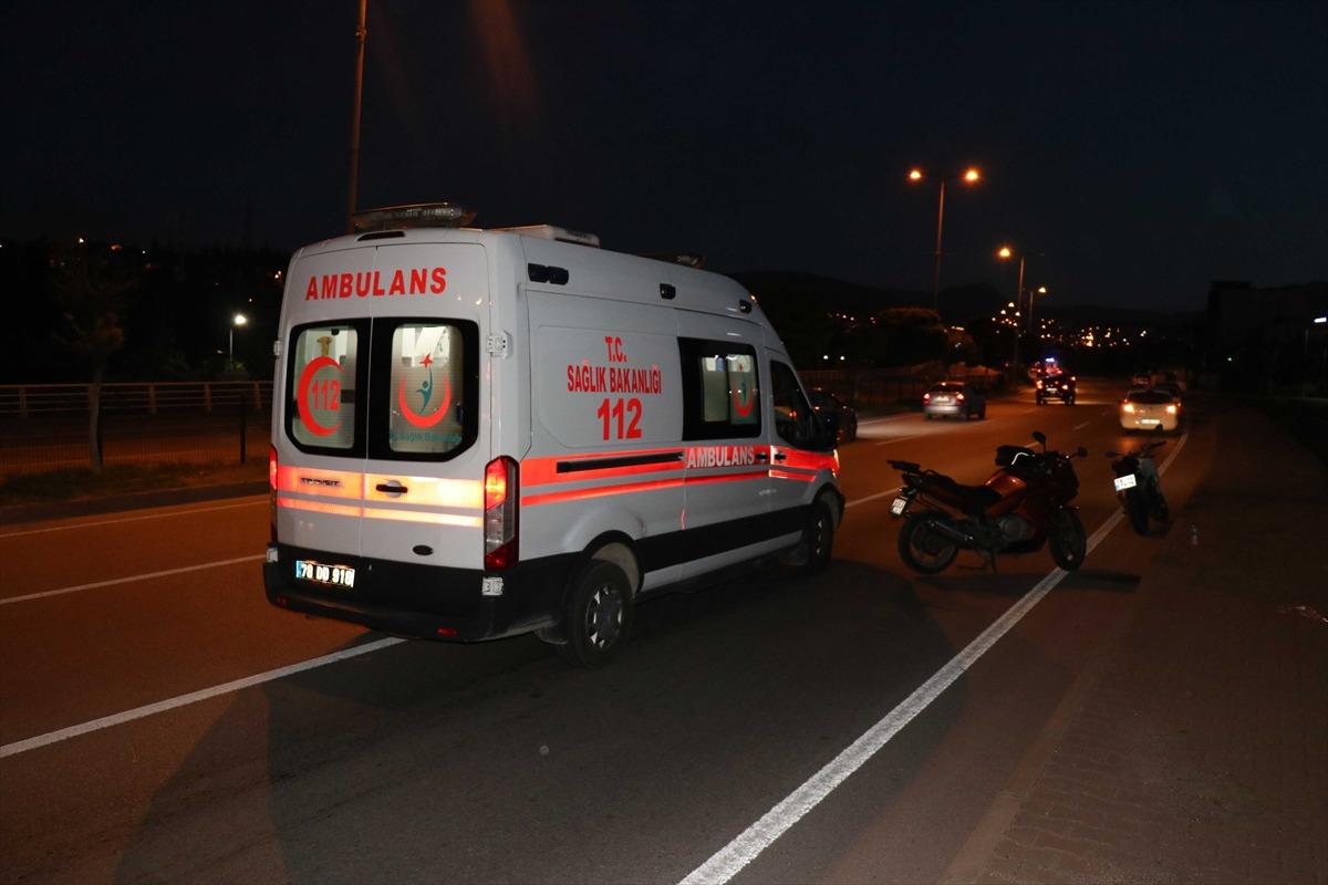 Karab&uuml;k'te otomobil ile motosiklet &ccedil;arpıştı: 1 &ouml;l&uuml;, 1 yaralı