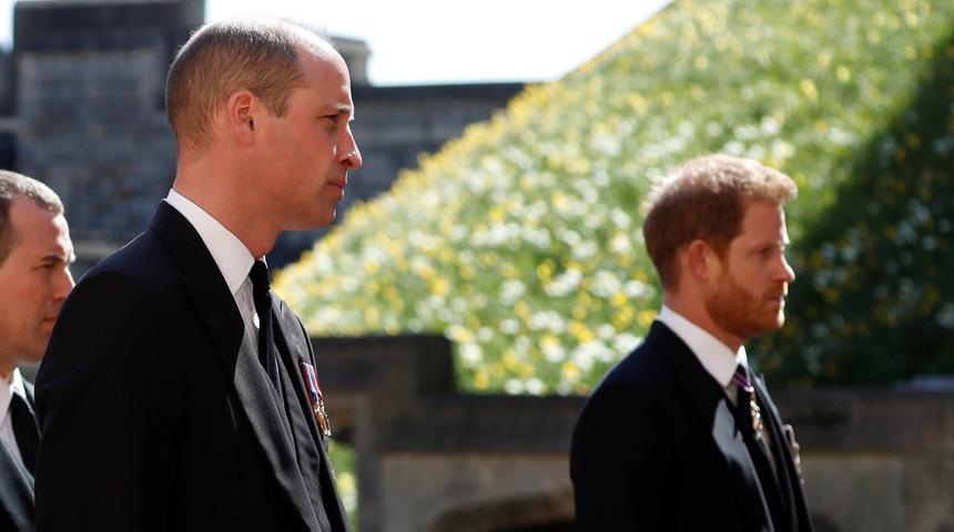 Prens William ve Harry, anneleri Prenses Diana'nın heykelini a&ccedil;acak