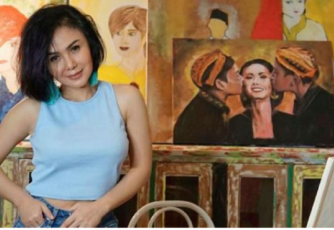 Oğullarıyla cinsel i&ccedil;erikli film izleyen &uuml;nl&uuml; şarkıcıdan akıllara durgunluk veren a&ccedil;ıklama! 