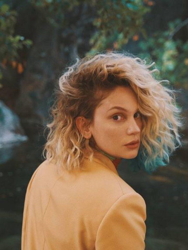 Farah Zeynep Abdullah'tan sitem dolu sözler: 'Gerçekten siz mutlu musunuz?' G1