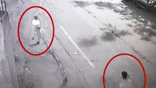 Gaziosmanpaşa’da genç kadına kapkaç şoku kamerada