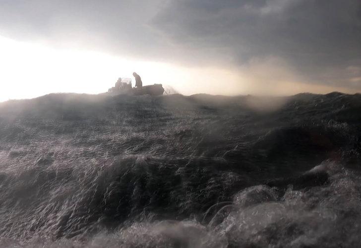 Ölümle burun buruna geldiler! Youtube videosu için denizin ortasında fırtınaya yakalandılar G1