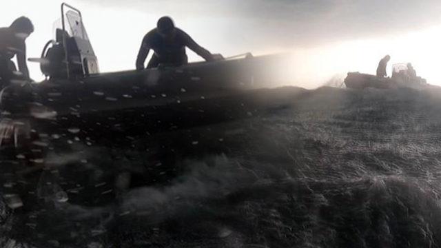 Ölümle burun buruna geldiler! Youtube videosu için denizin ortasında fırtınaya yakalandılar