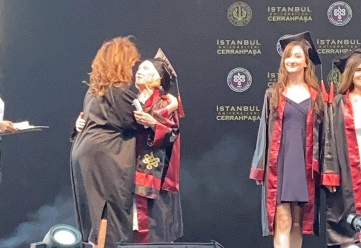Cerrahpaşa Tıp Fakültesi'nin en yaşlı mezunu! 74 yaşında doktor oldu G2