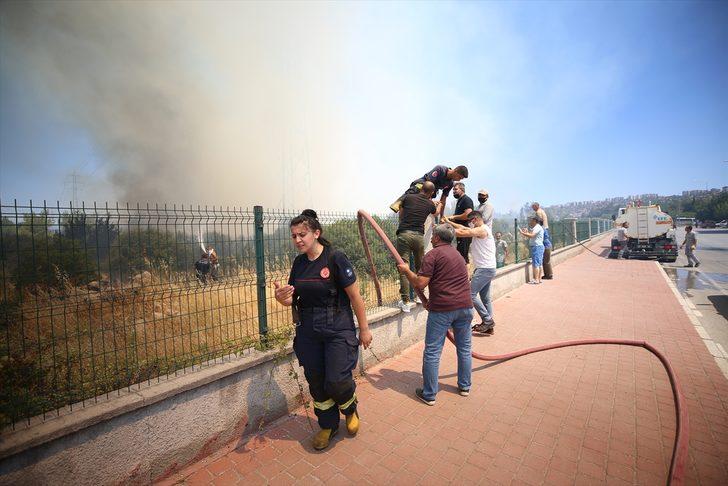 GÜNCELLEME - Antalya'da Zeytinpark'ta ormanlık ve çalılık alanda yangın çıktı G3