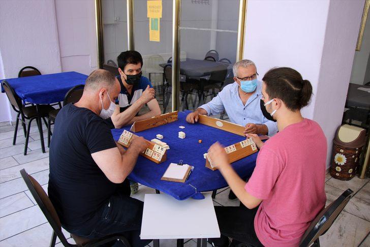 Manisa ve Uşak'ta kahvehane ve kıraathanelerde normalleşme sevinci G1