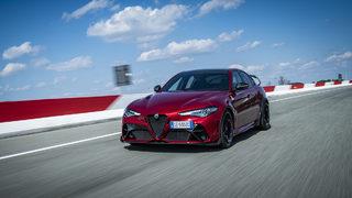 Formula 1 pilotu Kimi Raikkönen, Giulia GTA ve GTAm modellerini test etti