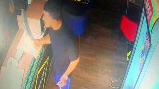 Korku dolu anlar! İstediği börek kalmadı, satırla saldırdı