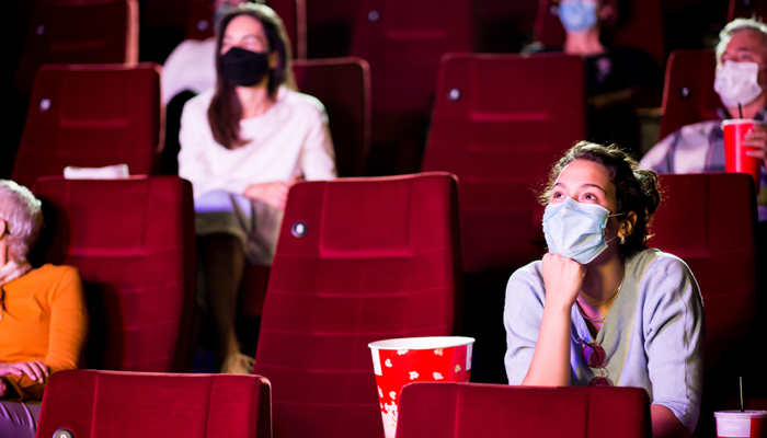 Yeniden açılan sinema salonlarında 2 Temmuz’dan itibaren filmler peşi sıra gösterime girecek