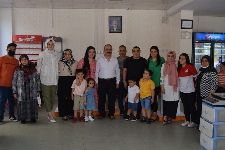 Gaziantep'te 34 yıllık esnaf, davullu zurnalı kutlamayla emekliye ayrıldı G1