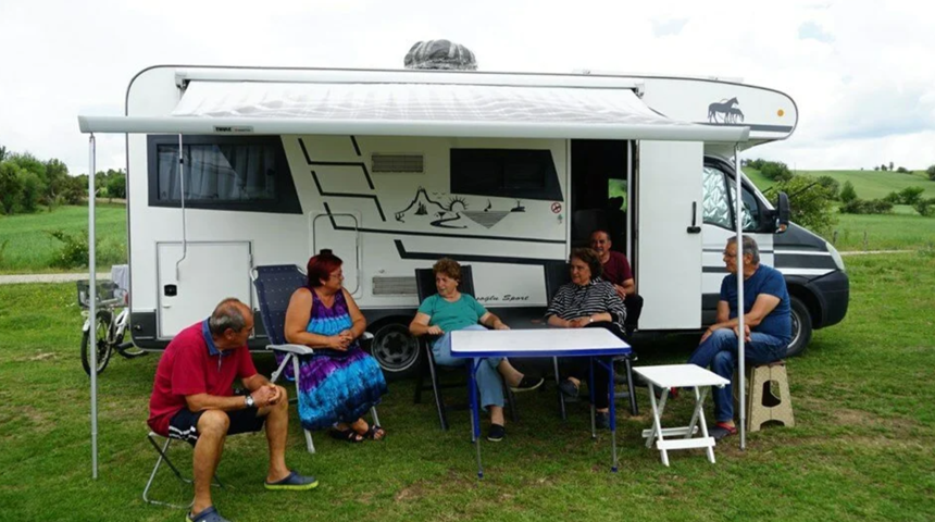 Kısıtlamada torunlarını büyüten çift, yasaklar bitince hayallerinin peşine düştü! Karavanla Türkiye’yi gezecekler