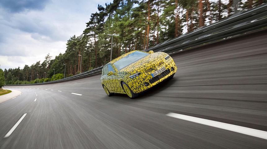 Yeni Opel Astra zorlu testlerin sonuna geldi! İşte kamuflajlı görüntüleri