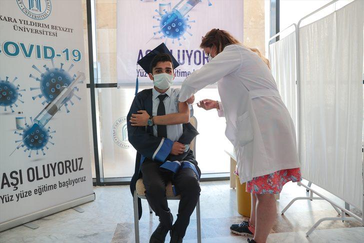 Tıp fakültesi öğrencilerinden aşı kampanyalı mezuniyet töreni G1