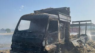 Kamyonda çıkan yangın 100 dönüm araziyi küle çevirdi