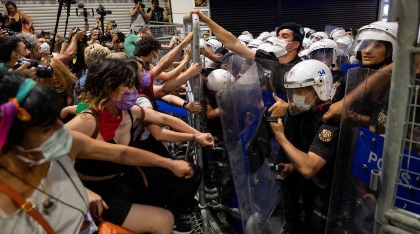 İstanbul S&ouml;zleşmesi'nin feshi: 'Devlet kadınları korumak istemiyor'
