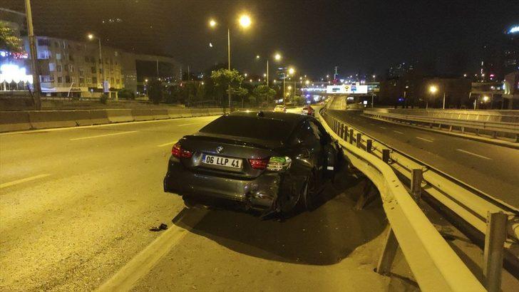 Kadıköy'de kaza yapan sürücü olay yerinden kaçtı G2