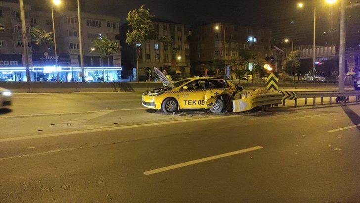 Kadıköy'de kaza yapan sürücü olay yerinden kaçtı G4