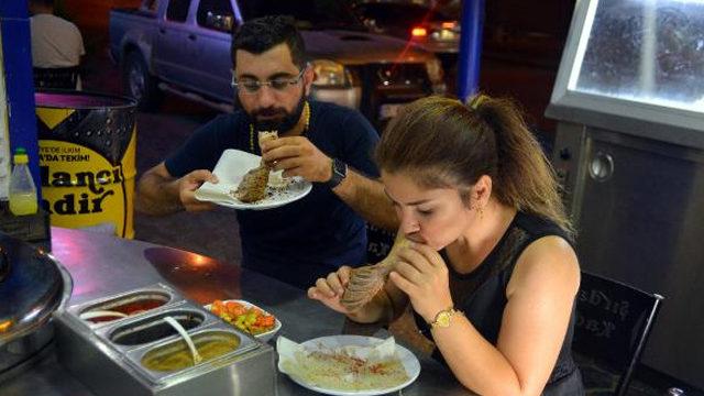 Kısıtlamalar sona erince Adanalılar, şırdancılara koştu! Restoran sahipleri yetişmekte zorlandı 