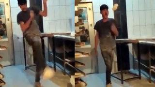 Fırında mide bulandıran görüntü! Ekmek hamuru ile top oynar gibi oynadı